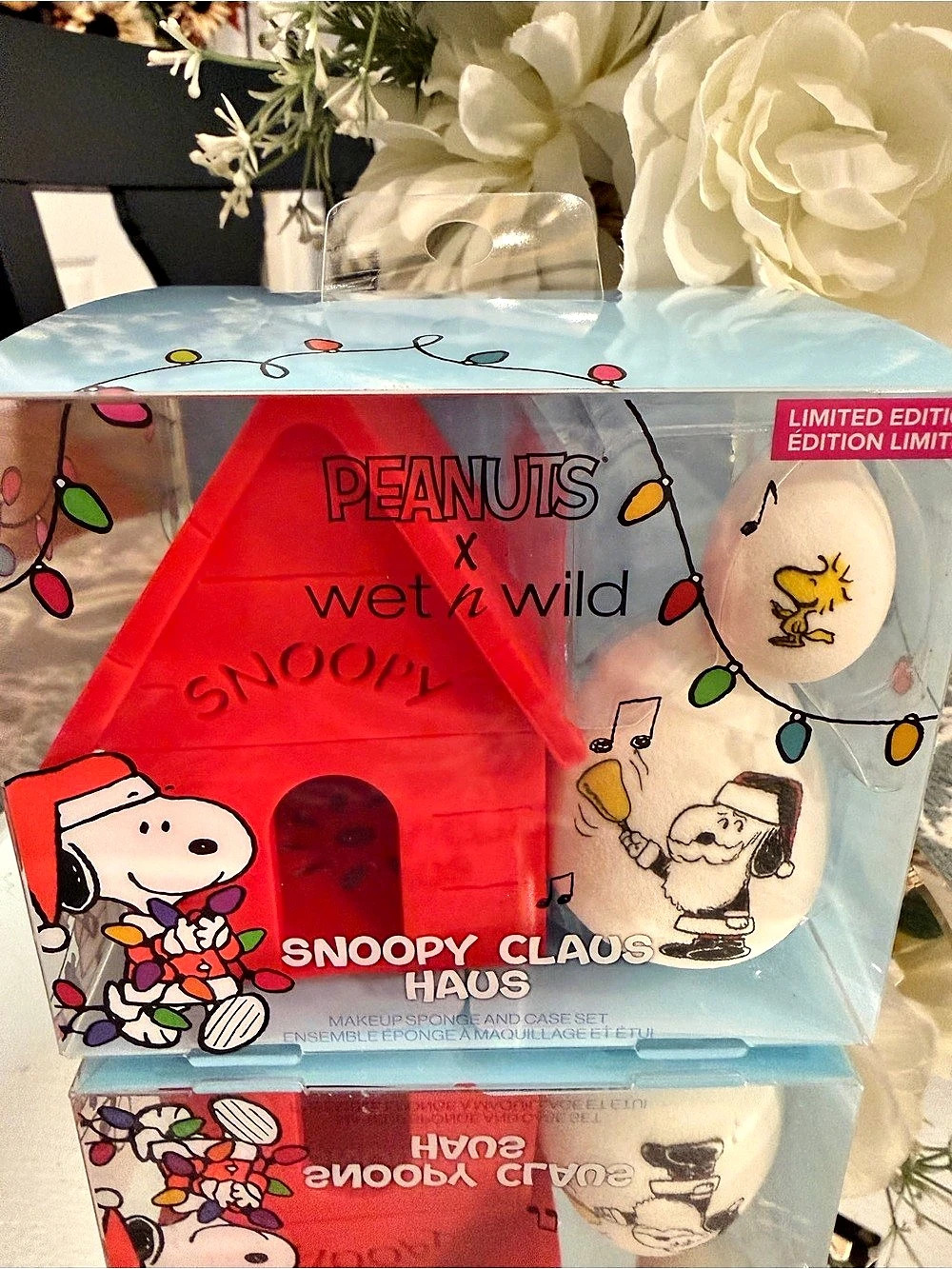 Wet n Wild Peanuts x Wet n Wild Snoopy Claus Haus Makeup Sponge and Case Set